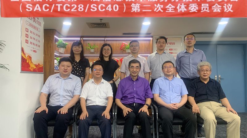 选择IT外包服务商时，要关注其资质和实力。以下是一些关键点：